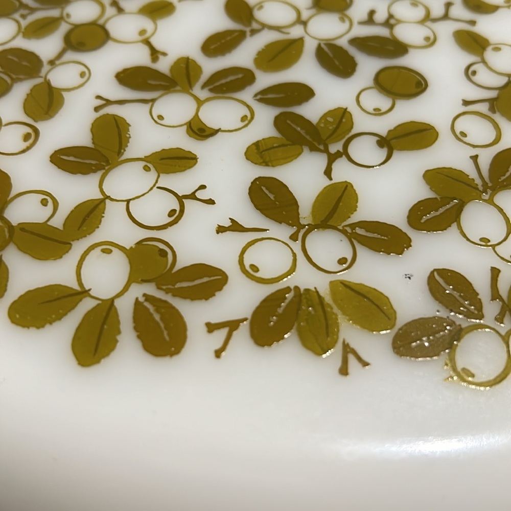 Pyrex Verde 1.5 quart Cinderella divided dish - Picture 2 of 11